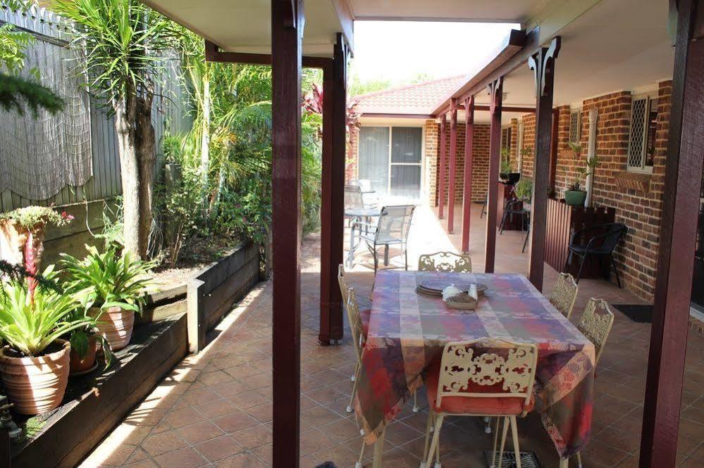 Ruskin House Hotel Byron Bay Exterior photo