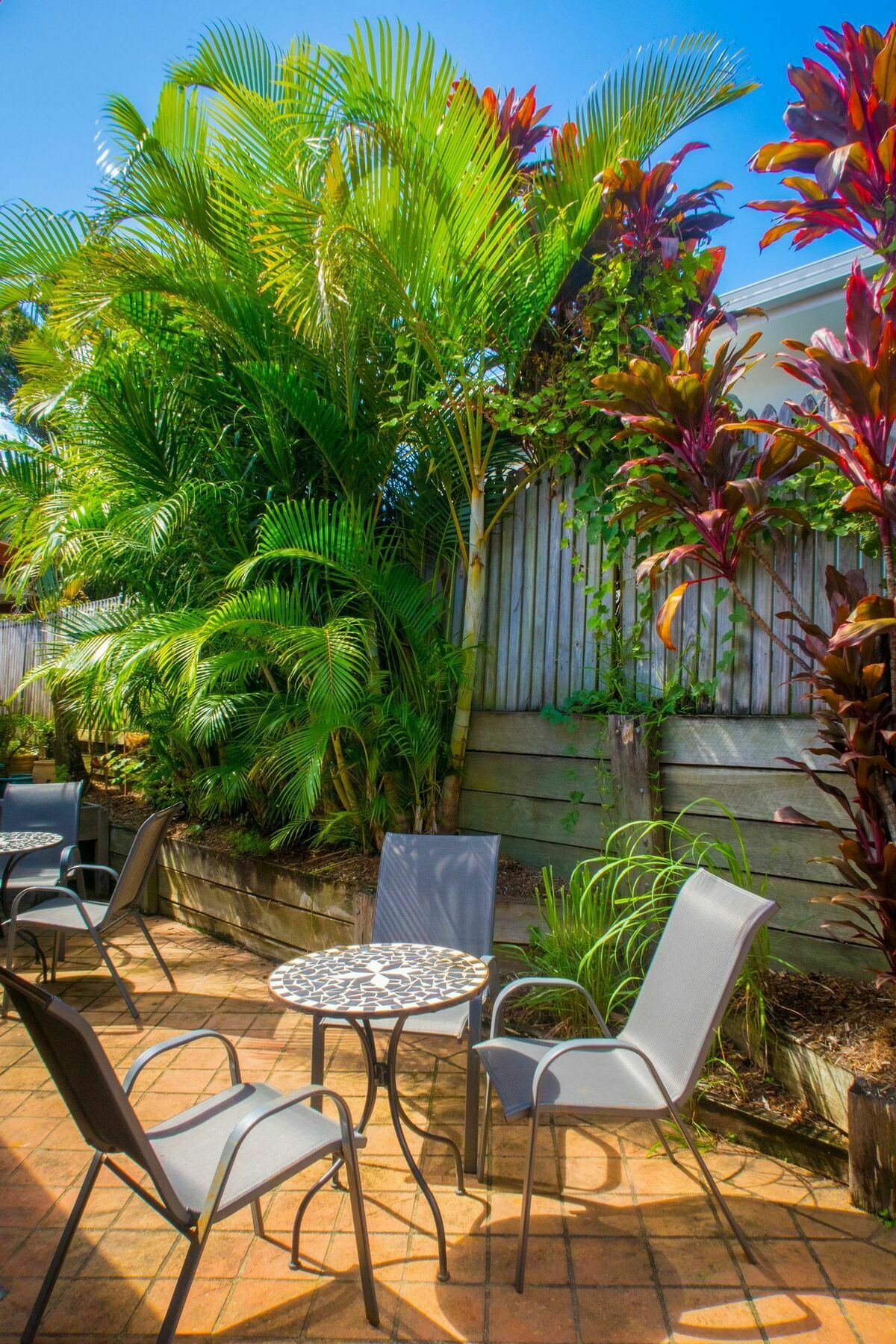 Ruskin House Hotel Byron Bay Exterior photo