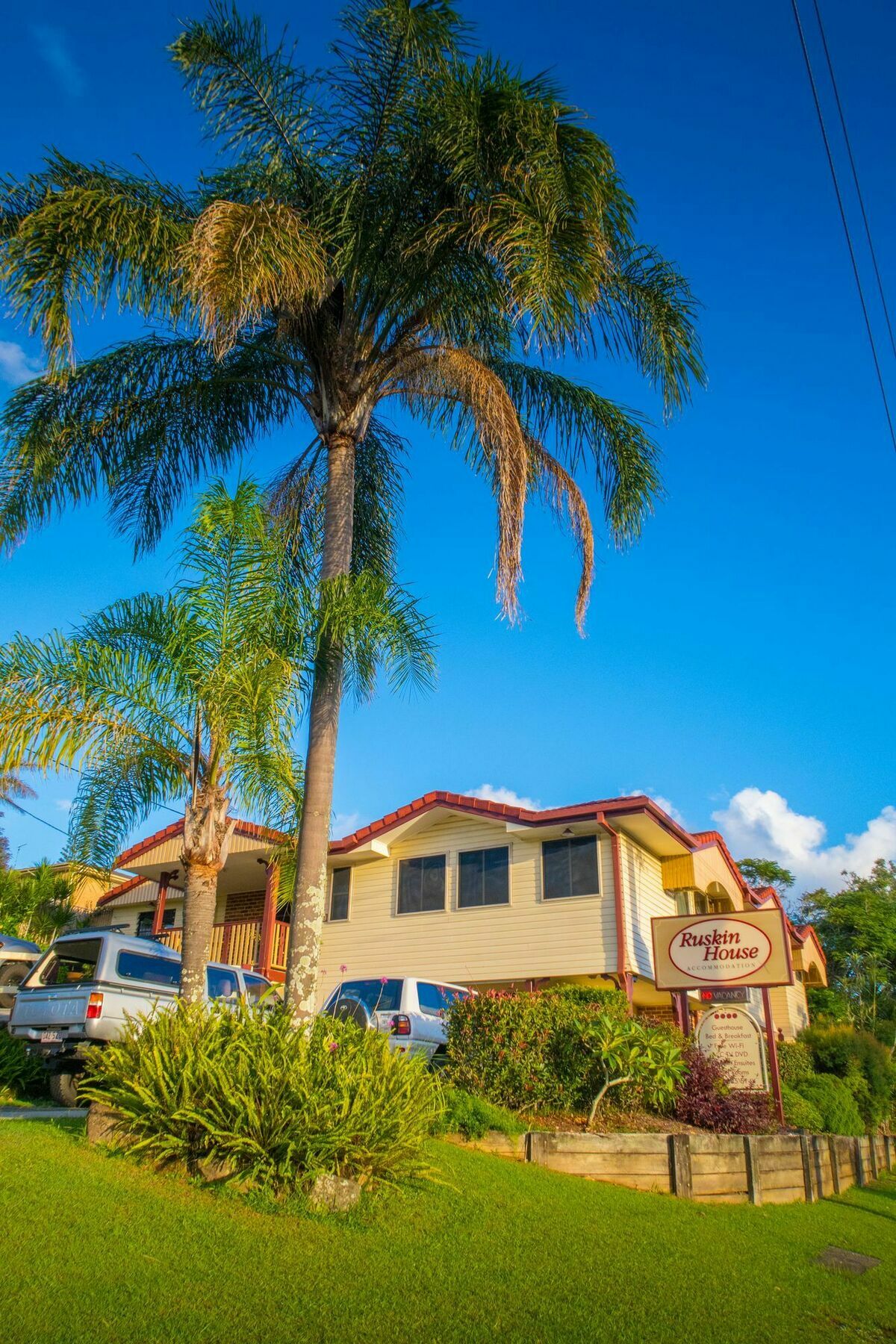 Ruskin House Hotel Byron Bay Exterior photo